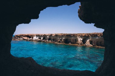 Kıbrıs deniz mağaraları ve aşk köprüsü