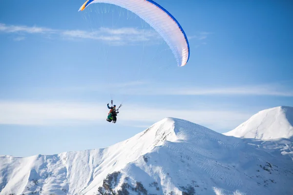 Paragliden Hoog Georgische Bergen — Stockfoto