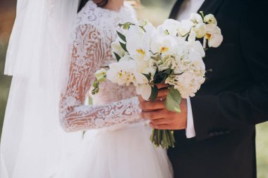 Düğün günlerinde birlikte evleniyorlar.