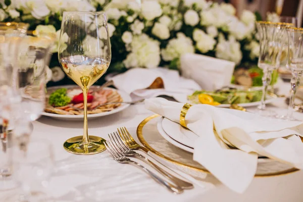 Meja Pernikahan Restoran Dengan Dekorasi — Stok Foto