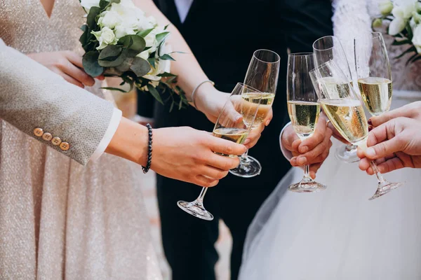 Noiva Com Noivo Bebendo Champaigne Seu Casamento — Fotografia de Stock