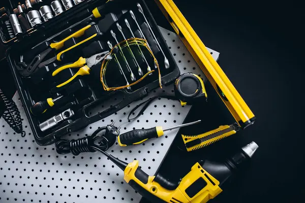 Werkzeugsatz Einem Werkzeugkasten Isoliert — Stockfoto