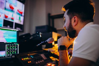 Kayıttaki adam, müzik prodüksiyonu.