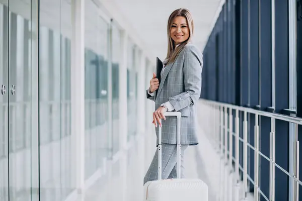 Business Woman Travel Luggage Airport Holding Laptop — Stock Photo, Image