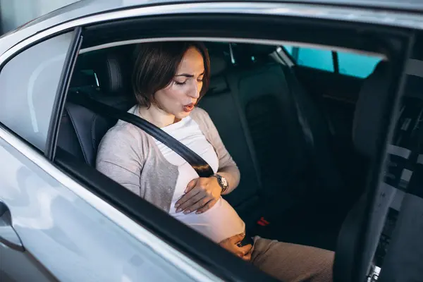 Young Pregnant Woman Driving Car Hospital — Stock Photo, Image