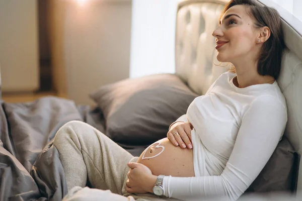 Těhotná Žena Nanáší Krém Břicho Aby Zabránilo Protažení — Stock fotografie