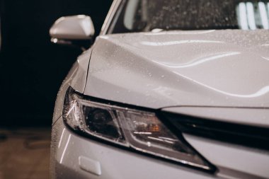 Araba yıkama istasyonu.