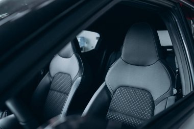 Arabanın içindeki elementler.