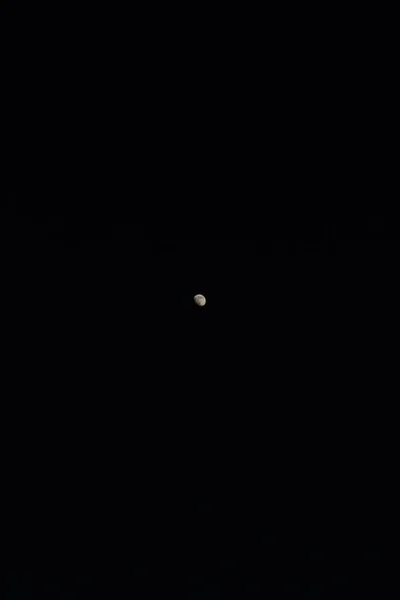 月の夜の空に — ストック写真