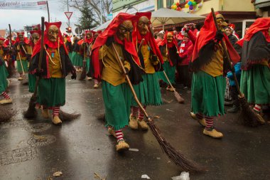 STUTTGART, ALMANY, 19 HAZİRAN 2020. Almanya 'nın Stuttgart şehrinde geleneksel maskeli karnaval alayı. 