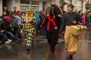 STUTTGART, ALMANY, 19 HAZİRAN 2020. Almanya 'nın Stuttgart şehrinde geleneksel maskeli karnaval alayı. 