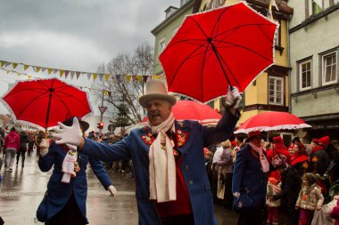 STUTTGART, ALMANY, 19 HAZİRAN 2020. Almanya 'nın Stuttgart şehrinde geleneksel maskeli karnaval alayı. 