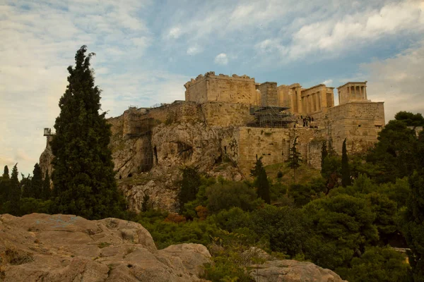 アトランティス グリークス October2021について ギリシャのアテネの丘の上の古代アクロポリスの眺め — ストック写真