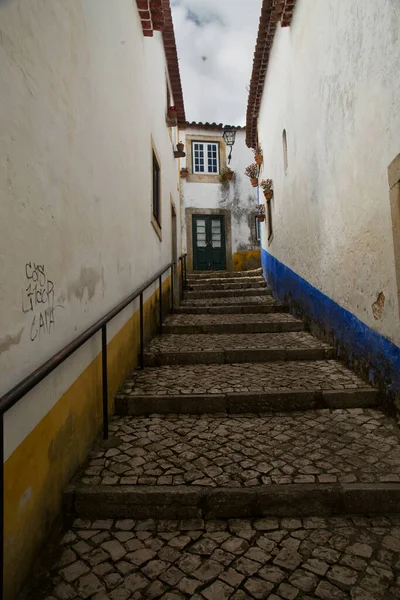 オビドス ポートガル April 2022 ポルトガルのオビドーの古い通りの一つ — ストック写真