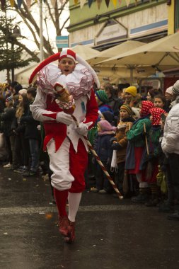 STUTTGART, ALMANY, 19 HAZİRAN 2020. Almanya 'nın Stuttgart şehrinde geleneksel maskeli karnaval alayı. 