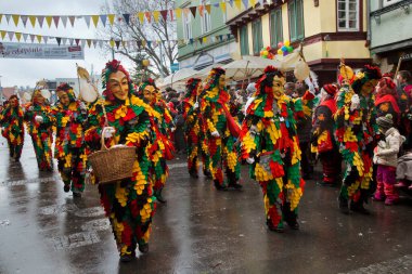 STUTTGART, ALMANY, 19 HAZİRAN 2020. Almanya 'nın Stuttgart şehrinde geleneksel maskeli karnaval alayı. 