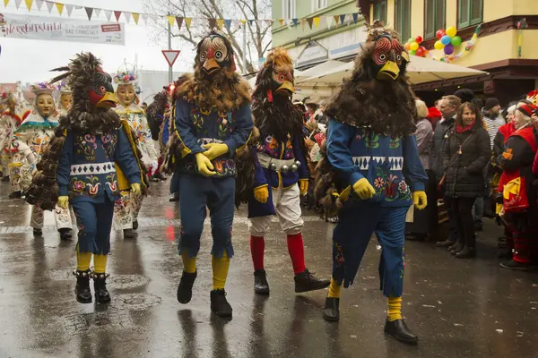STUTTGART, ALMANY, 19 HAZİRAN 2020. Almanya 'nın Stuttgart şehrinde geleneksel maskeli karnaval alayı. 