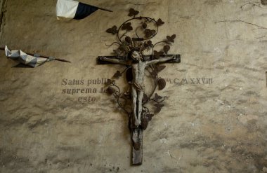 Bregenz, AUSTRIA, 15 Mayıs 2022. Avusturya 'nın Bregenz kentinin girişinde haç var..