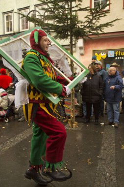 STUTTGART, ALMANY, 19 HAZİRAN 2020. Almanya 'nın Stuttgart şehrinde geleneksel maskeli karnaval alayı. 
