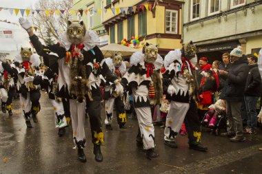 STUTTGART, ALMANY, 19 HAZİRAN 2020. Almanya 'nın Stuttgart şehrinde geleneksel maskeli karnaval alayı. 