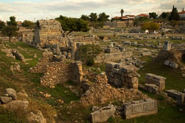 CORINTH, Akrokorint, GREECE. 27 Ekim 2021 'de. Yunanistan 'daki Akrokorinth kalesinin antik tarihi kalıntıları.