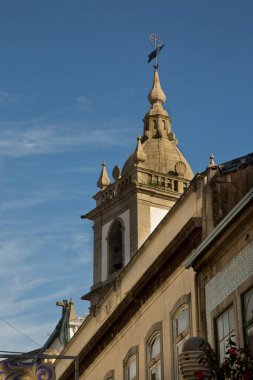 Braga, Porto Riko, 15 Nisan 2022. Portekiz, Braga 'daki Aziz Francis Kilisesi' nin çan kulesi..