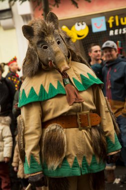 STUTTGART, ALMANY, 19 HAZİRAN 2020. Almanya 'nın Stuttgart şehrinde geleneksel maskeli karnaval alayı. 