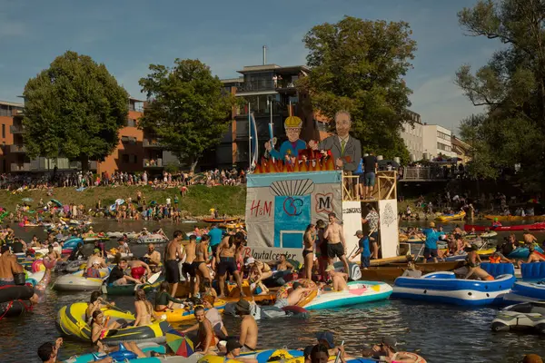 ULM, Almanya, 08 HAZİRAN 2022. Nabada - Ulm, Almanya 'da Tuna üzerinde geleneksel geçit töreni.