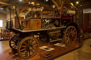 SALEM, ALMANY, 16 Mayıs 2022. Almanya 'daki Salem Abbey Müzesi' nde antika bir itfaiye arabası.. 