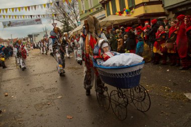 STUTTGART, ALMANY, 19 HAZİRAN 2020. Almanya 'nın Stuttgart şehrinde geleneksel maskeli karnaval alayı. 