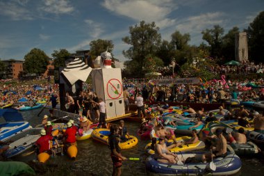 ULM, Almanya, 08 HAZİRAN 2022. Nabada - Ulm, Almanya 'da Tuna üzerinde geleneksel geçit töreni.