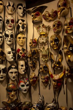 İTALYA, VENICE, 04 Şubat 2023 Venedik maskeli bir maske atölyesi, Venedik, İtalya.