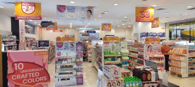 Jakarta, Endonezya - 12 Eylül 2023: KKV Müşteri POV 'tan Taman Anggrek Alışveriş Merkezi