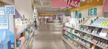 Jakarta, Endonezya - 12 Eylül 2023: KKV Müşteri POV 'tan Taman Anggrek Alışveriş Merkezi