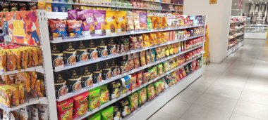 Jakarta, Endonezya - 12 Eylül 2023: KKV Müşteri POV 'tan Taman Anggrek Alışveriş Merkezi