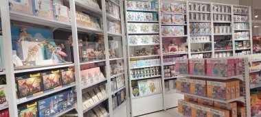 Jakarta, Endonezya - 12 Eylül 2023: KKV Müşteri POV 'tan Taman Anggrek Alışveriş Merkezi