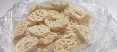 Kerupuk putih, Endonezya 'nın geleneksel kızartılmış krakerlerinden biridir.