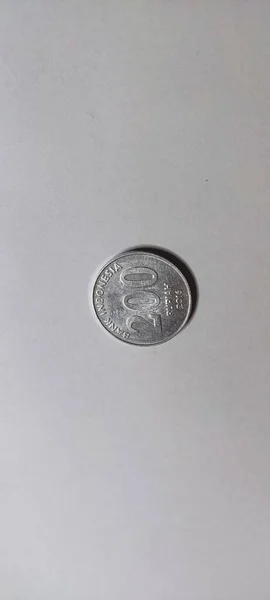 Джакарта Індонезія Вересня 2023 200 100 Idr Монета Ізольованому Білому — стокове фото