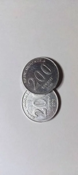 Τζακάρτα Ινδονησία Σεπτεμβρίου 2023 200 Και 100 Idr Νόμισμα Απομονωμένο — Φωτογραφία Αρχείου