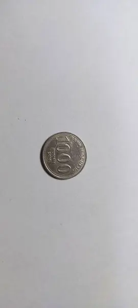 Джакарта Індонезія Вересня 2023 1000 Idr Монета Ізольованому Білому Тлі — стокове фото