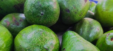 taze avokado dokusu ve pazar kaynaklı arka plan