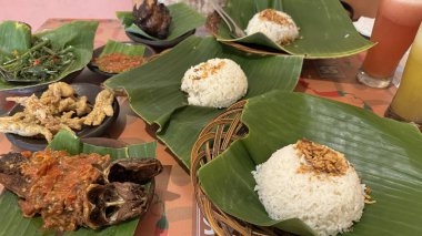 Sebzeli kızarmış pirinç