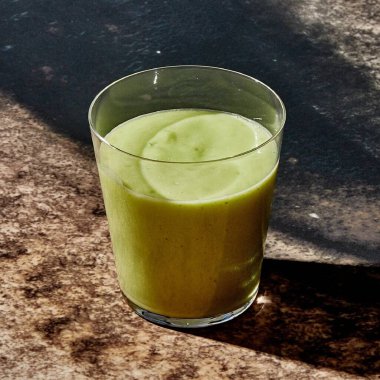 Bardakta servis edilen Avokado Suyu