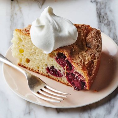 Blackberry Tahini Yoğurt Keki