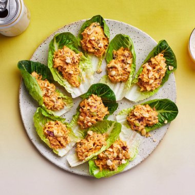 Ateşli Kırmızı Körili Tavuk Salatası