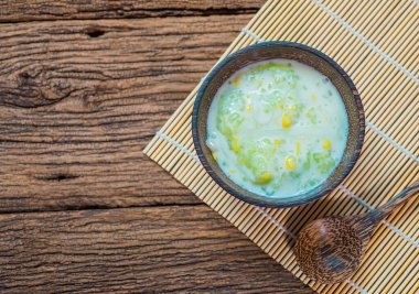 Ev yapımı Ananaslı Sago Pudingi.