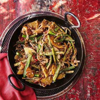  Patatesli ekşi ve baharatlı bamya.