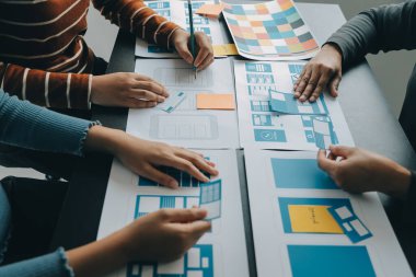 ux Grafik Tasarımcı Yaratıcı Tasarım Planlama Uygulama Süreç Geliştirme Web Cep telefonu için prototip kablo geliştirme. Kullanıcı deneyimi kavramı.