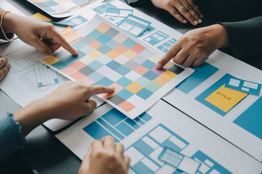 ux Grafik Tasarımcı Yaratıcı Tasarım Planlama Uygulama Süreç Geliştirme Web Cep telefonu için prototip kablo geliştirme. Kullanıcı deneyimi kavramı.