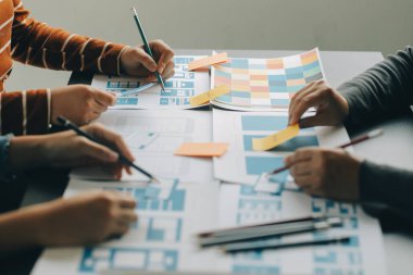 ux Grafik Tasarımcı Yaratıcı Tasarım Planlama Uygulama Süreç Geliştirme Web Cep telefonu için prototip kablo geliştirme. Kullanıcı deneyimi kavramı.